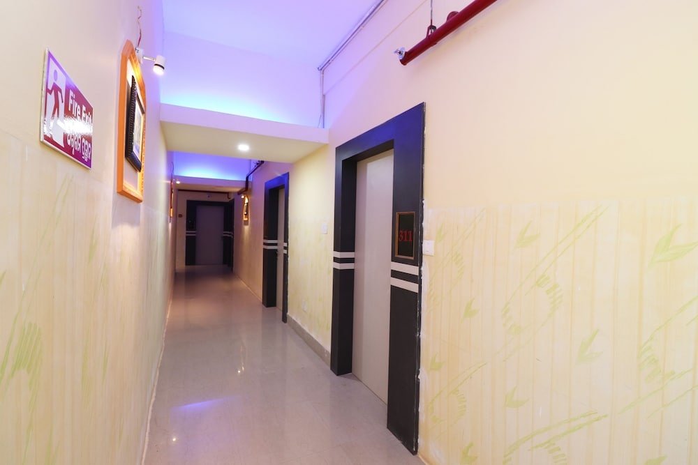 Capital O 30565 Pabitra Royal Regency