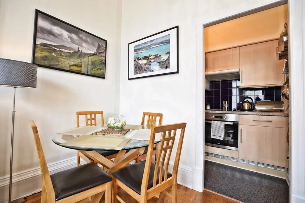 2 Bedroom Flat in Central Edinburgh