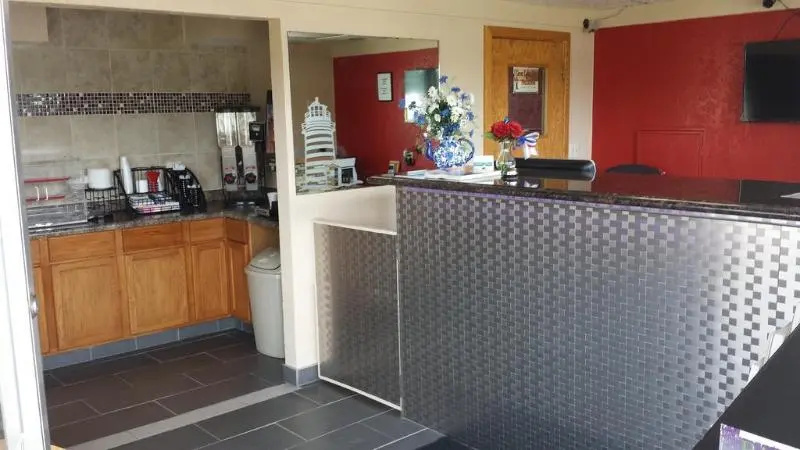 Great Lakes Inn & Suites