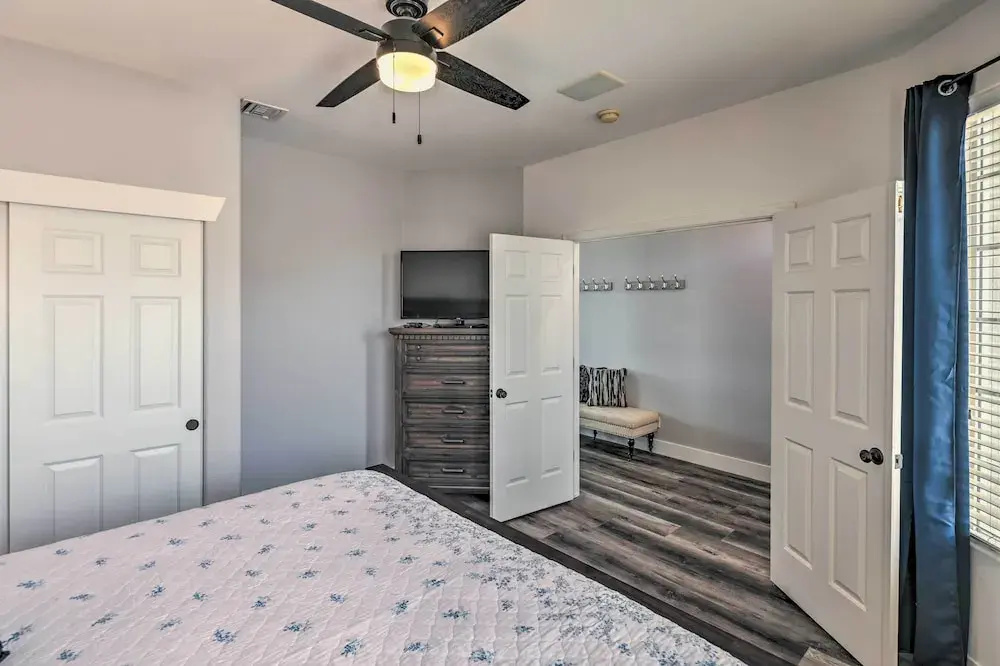 Sunny Snowbird's Retreat w/ Lake Havasu Views!