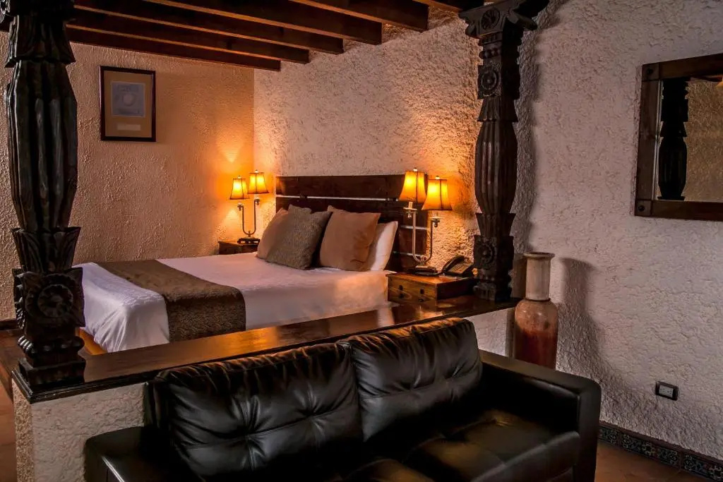 Las Rocas Resort & Spa