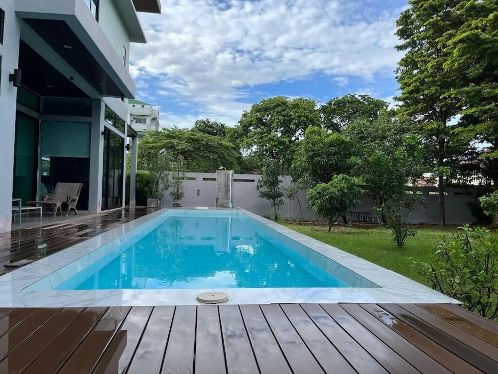 AP HOUSE