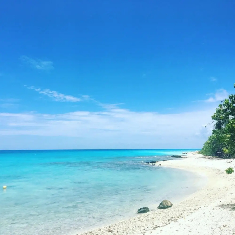 LE FARE BLEU Chambres d'hôtes climatisées en bord de lagon à Tiputa Rangiroa - vélos gratuits et snorkeling