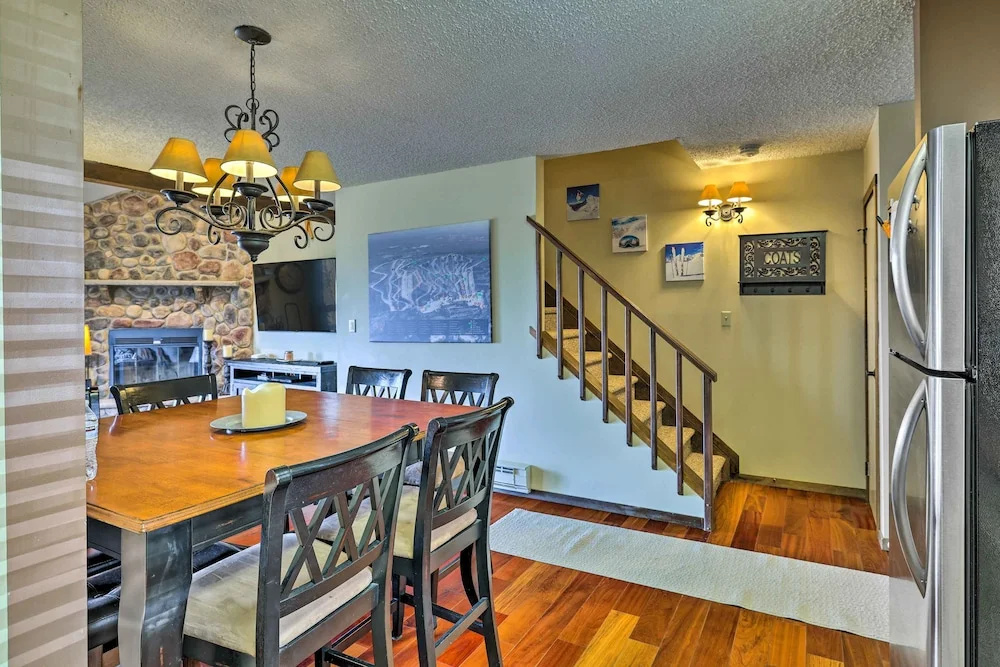 Cozy Camelback, Pocono Retreat w/ Mountain Views!