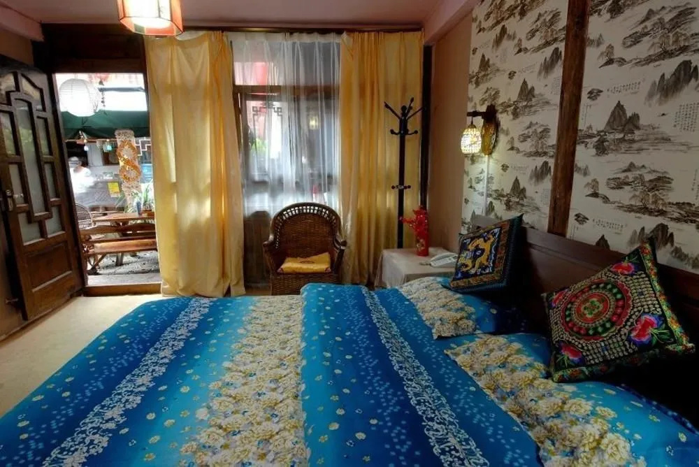 Sing inn Lijiang Flowers Butterflies