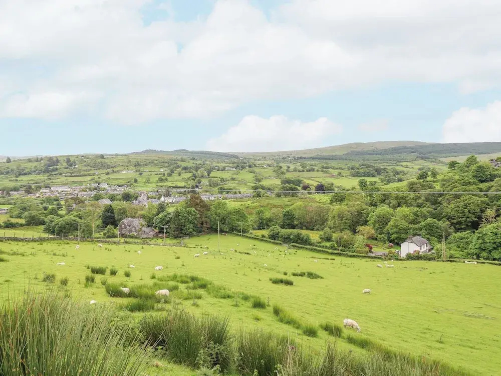 Llys-y-wennol