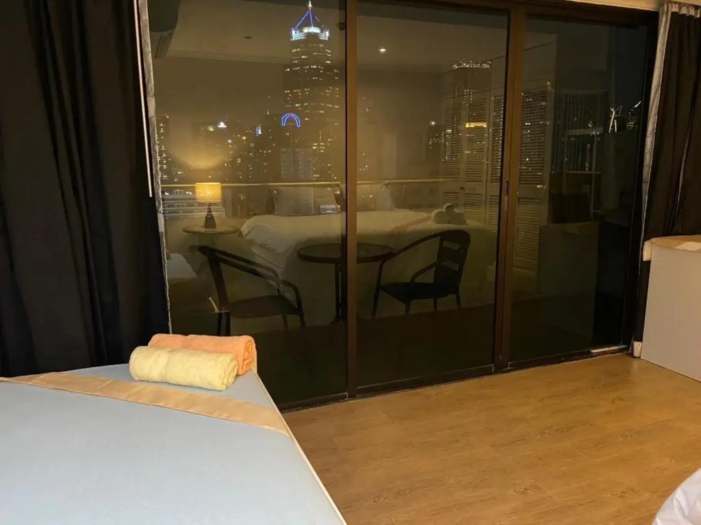 cozy apartment central bangkok 25th floor beautifull balcony