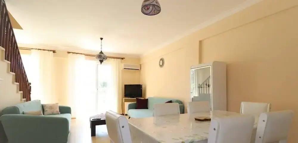 Villa RN4C by JoyLettings