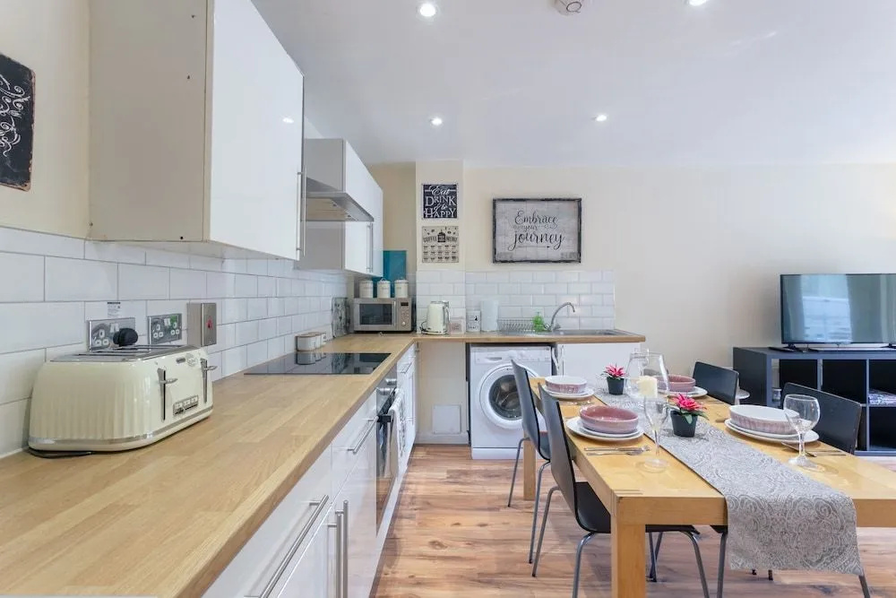 Stylish 4 Bedroom Property in East London