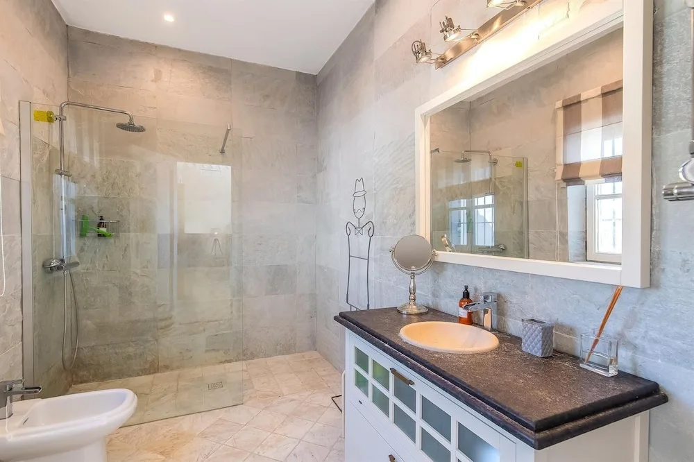 Super Villa Near Beach with Heated Pool