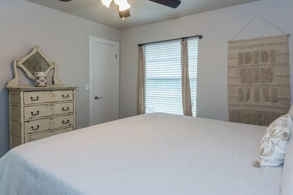 Fredericksburg Fun 3 Bedroom Apts by Redawning