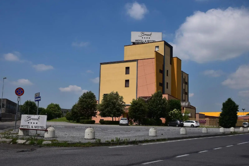 Break Hotel