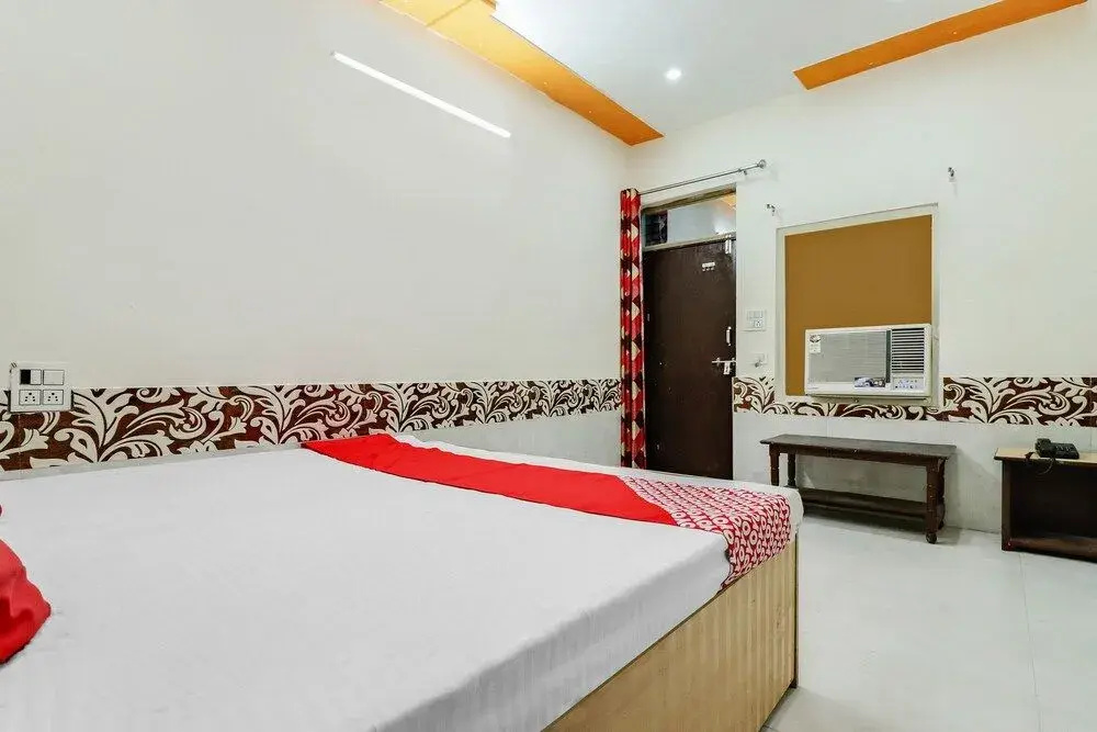 Shri Govind Dham by OYO Rooms