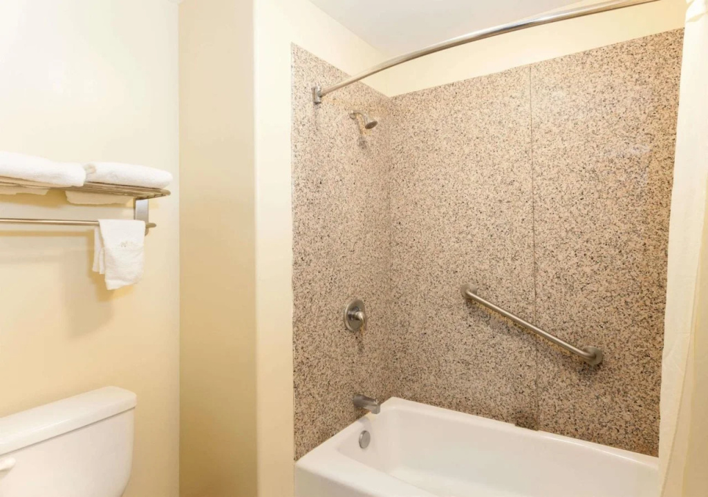 Travelodge by Wyndham Brea