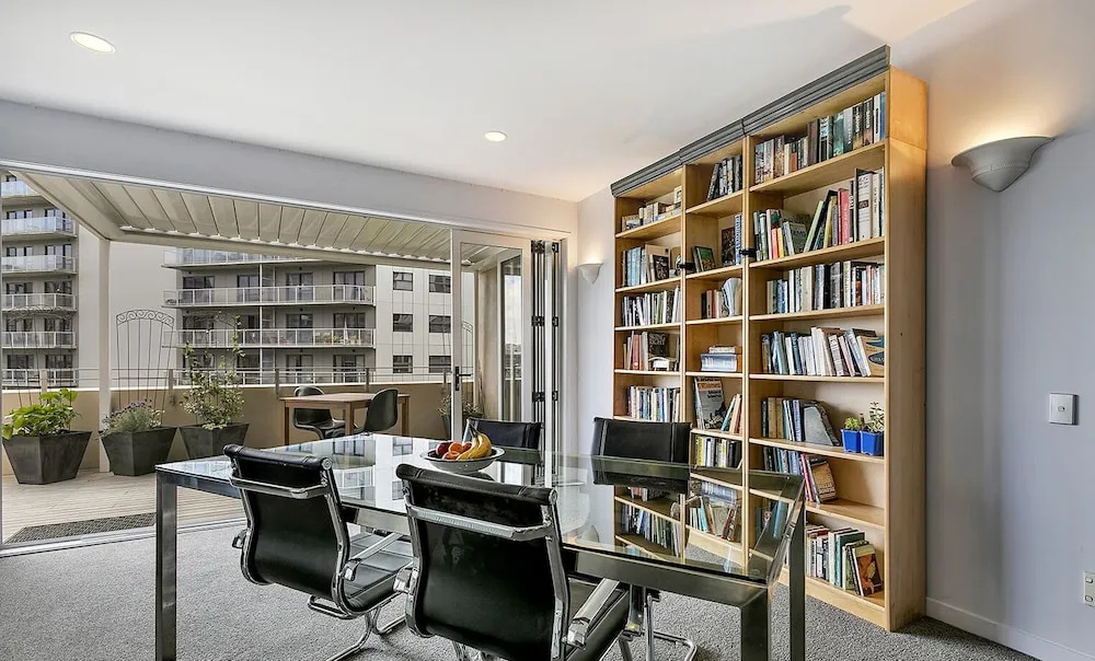 QV Executive Penthouse with Parking - 782