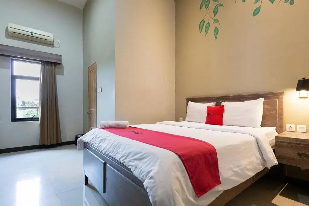 RedDoorz Plus near Mall Slipi Jaya