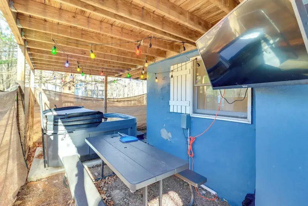 Ski, Hike & More: Poconos Home W/ Hot Tub