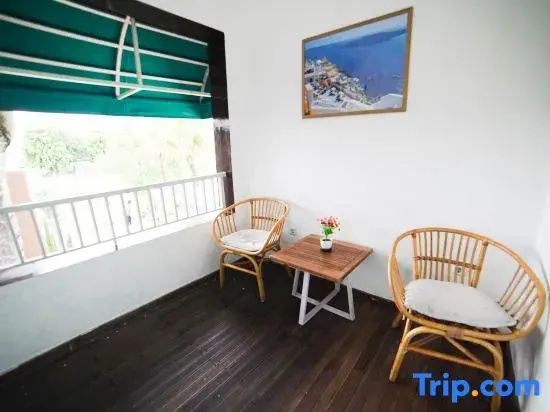 Ubu Villa Gito Gati - 4 Bedrooms Villa in Jogja for Family