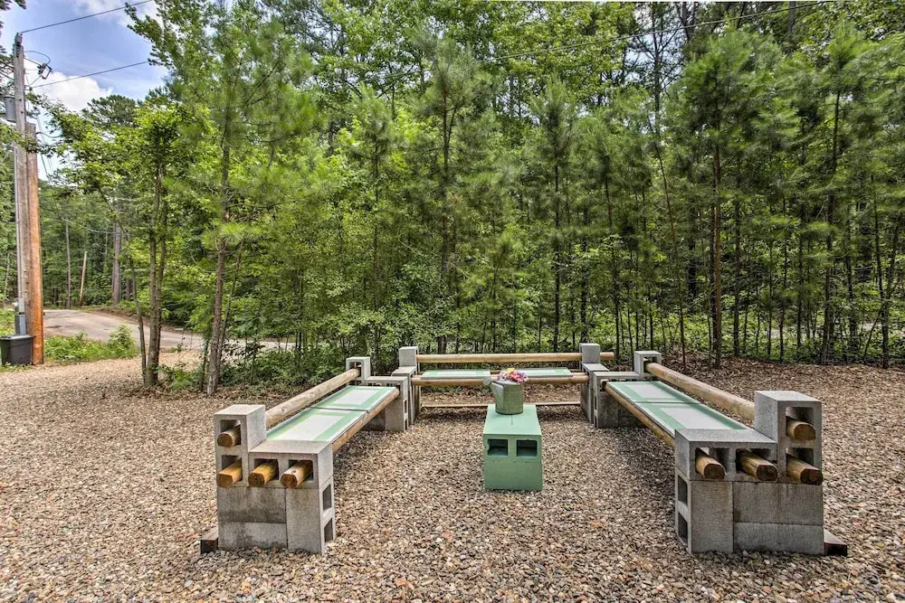 Cozy Broken Bow Getaway w/ Fire Pit, 5 Mi to Lake!