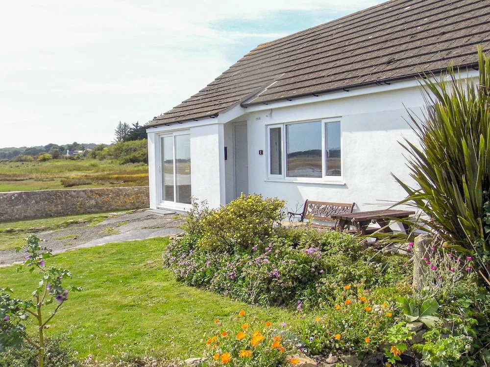 1 Beach Cottages