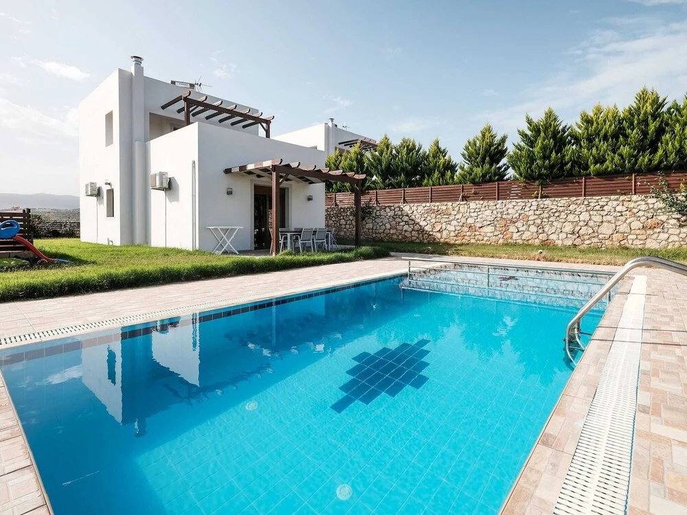Sun-kissed Villa in Latsimas With Pool