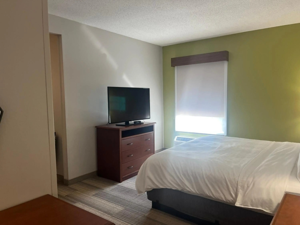 Holiday Inn Express Hotel & Suites Sioux Falls At Empire Mall by IHG