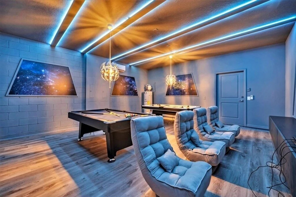 2089elcir 8 Bedroom Villa by RedAwning