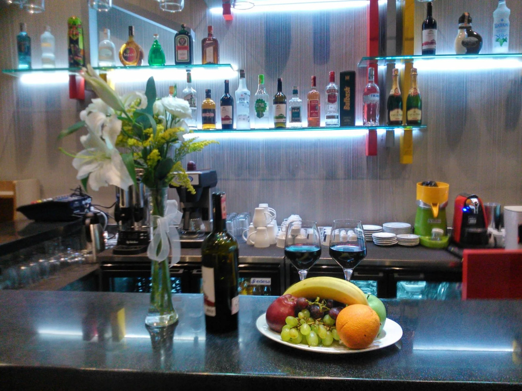 All Inn Hotel