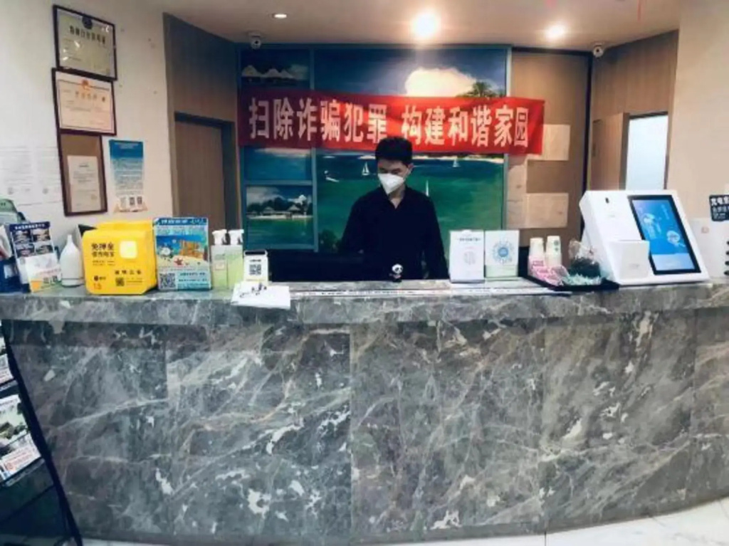 Guiyang Four Seasons Harbor Hotel (Fountain Subway Station Taiping Road Internet-famous Street)