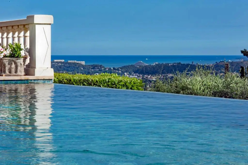 Luxury Pool Apartment at Villa Seburga