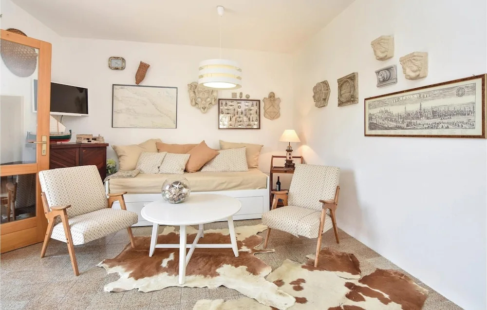 Stunning Home in Basina w/ Wifi and 2 Bedrooms