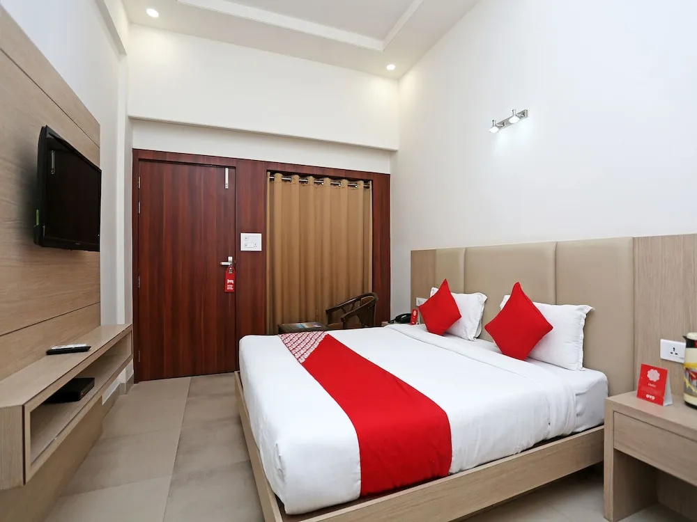 OYO 16768 Hotel Lotus Grand
