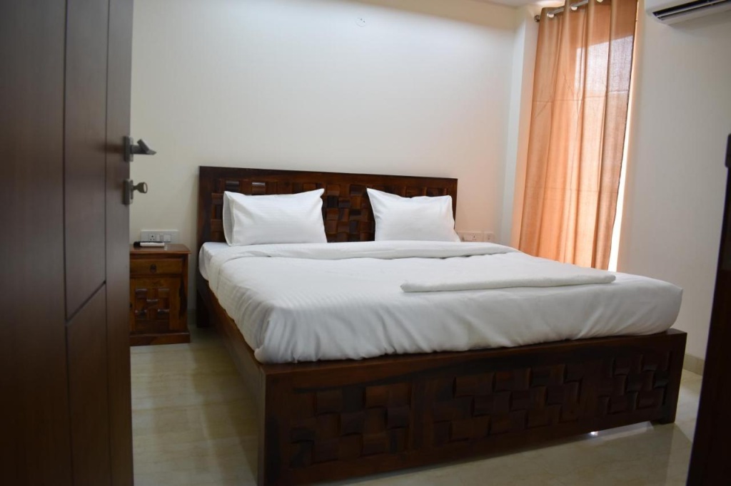 Lime Tree Hotel Golf Course Extension Nearby Grand Hyatt Gurgaon