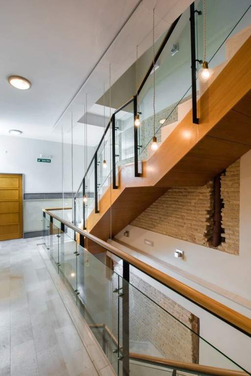 Modern & Quiet 1 Bb Apart one Step Away From Campana Square. Sierpes