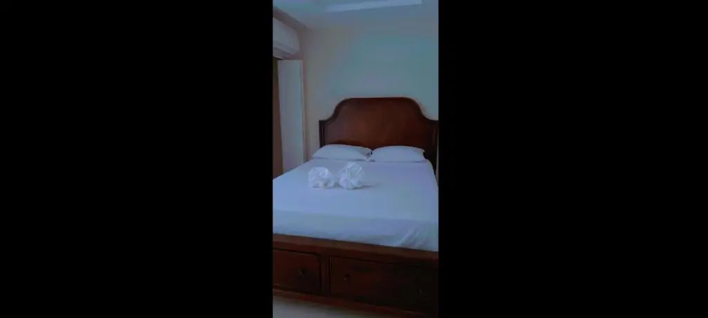 2-Bed Villa Sleeps 4 with Pool & Parking
