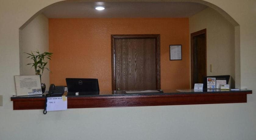 Scottish Inn & Suites - Eau Claire