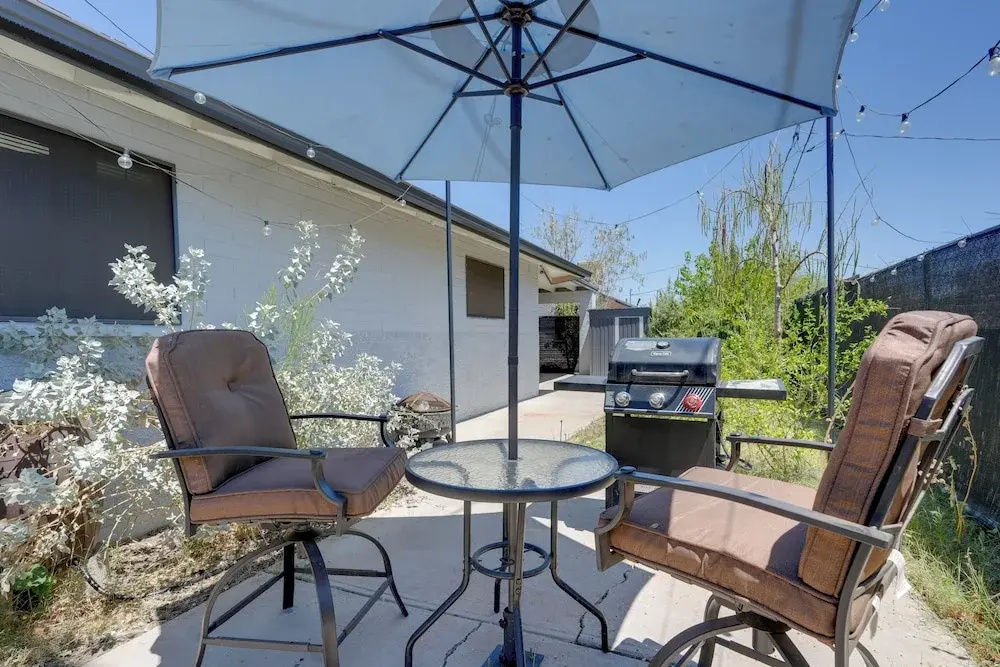 3 Mi to Dtwn Phoenix: Apt w/ Shared Patio