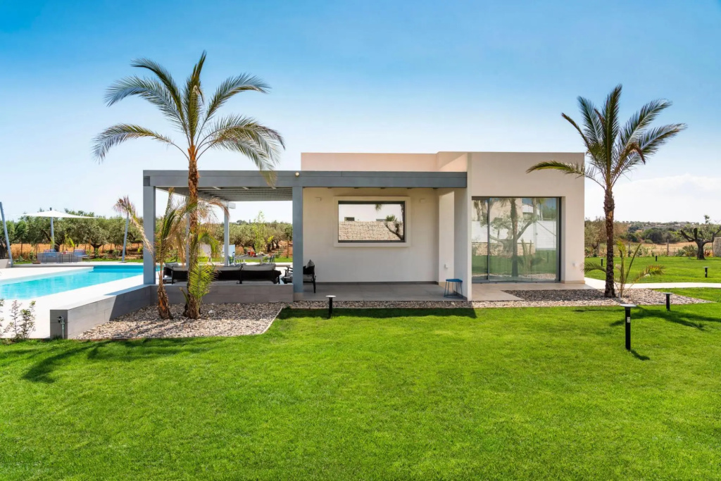 Lovely new villa with pool at walking distance from the beach-VILLA MARZAMEMI