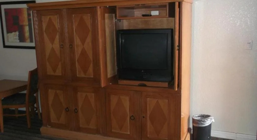 Travel Inn and Suites