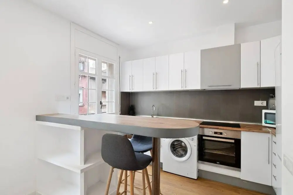 New Design 2 Bed Apt Next to the Metro