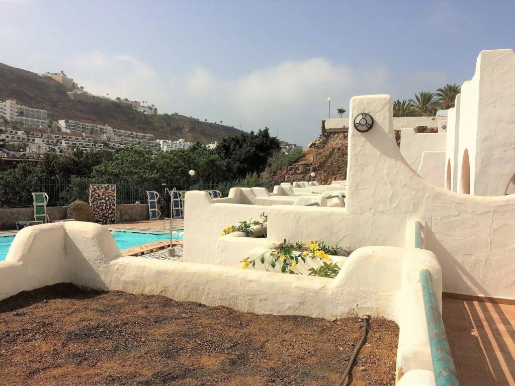 Laguna Apartments