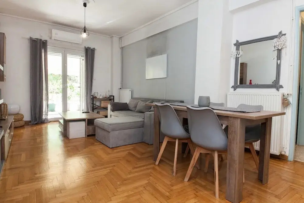 Modern 2 Bd Kipseli Hideaway Patio Apt
