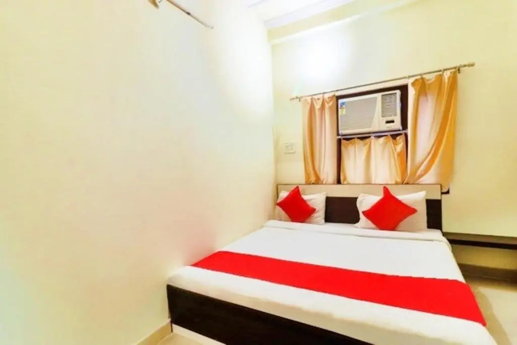 Hotel Station View Mughalsarai by ShriGo Hotels