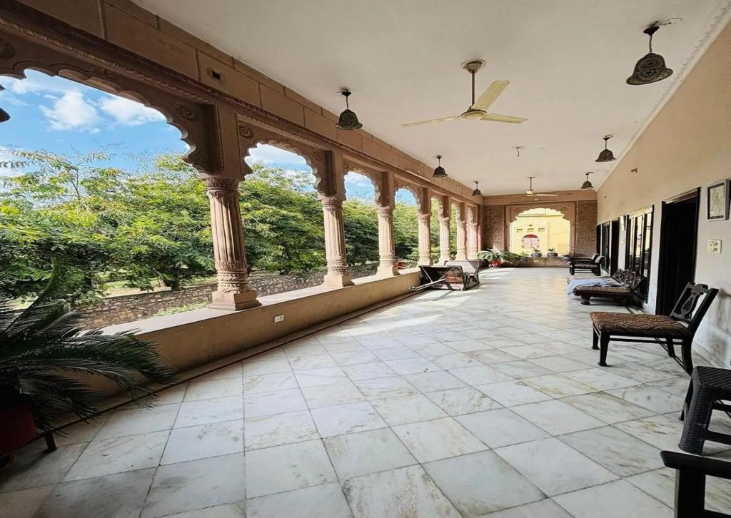 Hotel Karan Villas