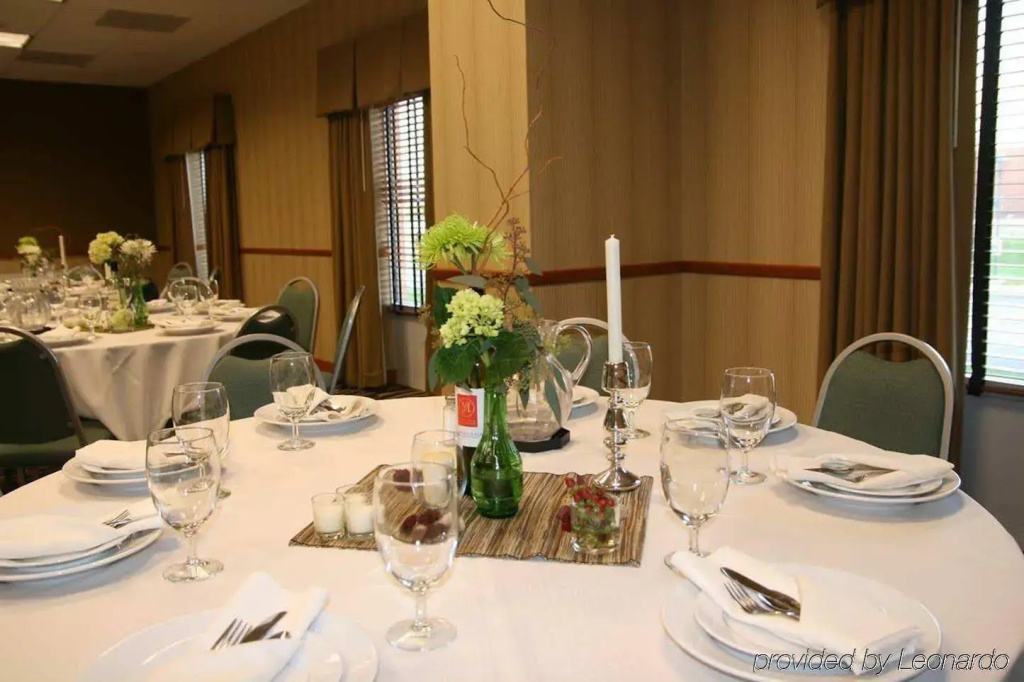 Hampton Inn & Suites St. Louis at Forest Park