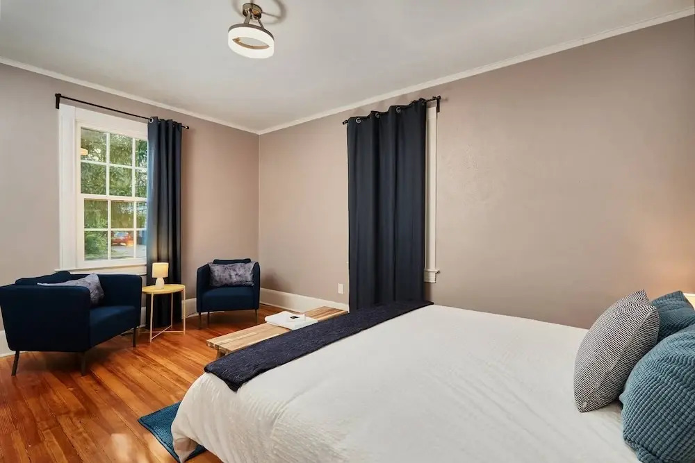 2BR Olympic Center Downtown