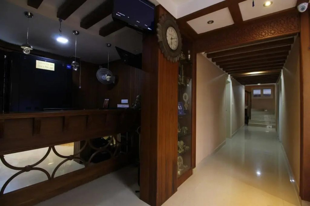 Srivar Hotels