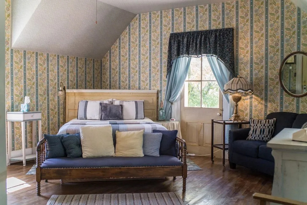 The Mulberry Inn -An Historic Bed and Breakfast