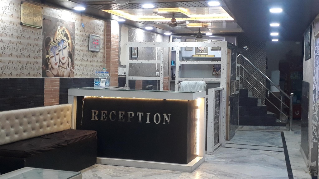 Fabhotel Sarwan