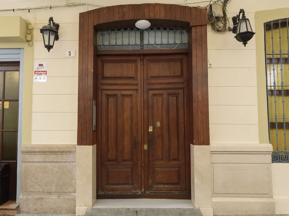 Apartamentos Constitución by Renthas